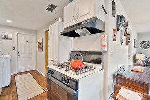 Frigorífic, microones, forn i placa de cuina 