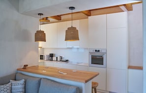 Fridge, microwave, oven, dishwasher - Pnoé Residence (SKOPELOS ISLAND)