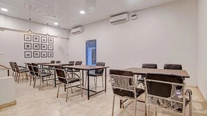 Living area - Hotel Rush Imperial (Indore)