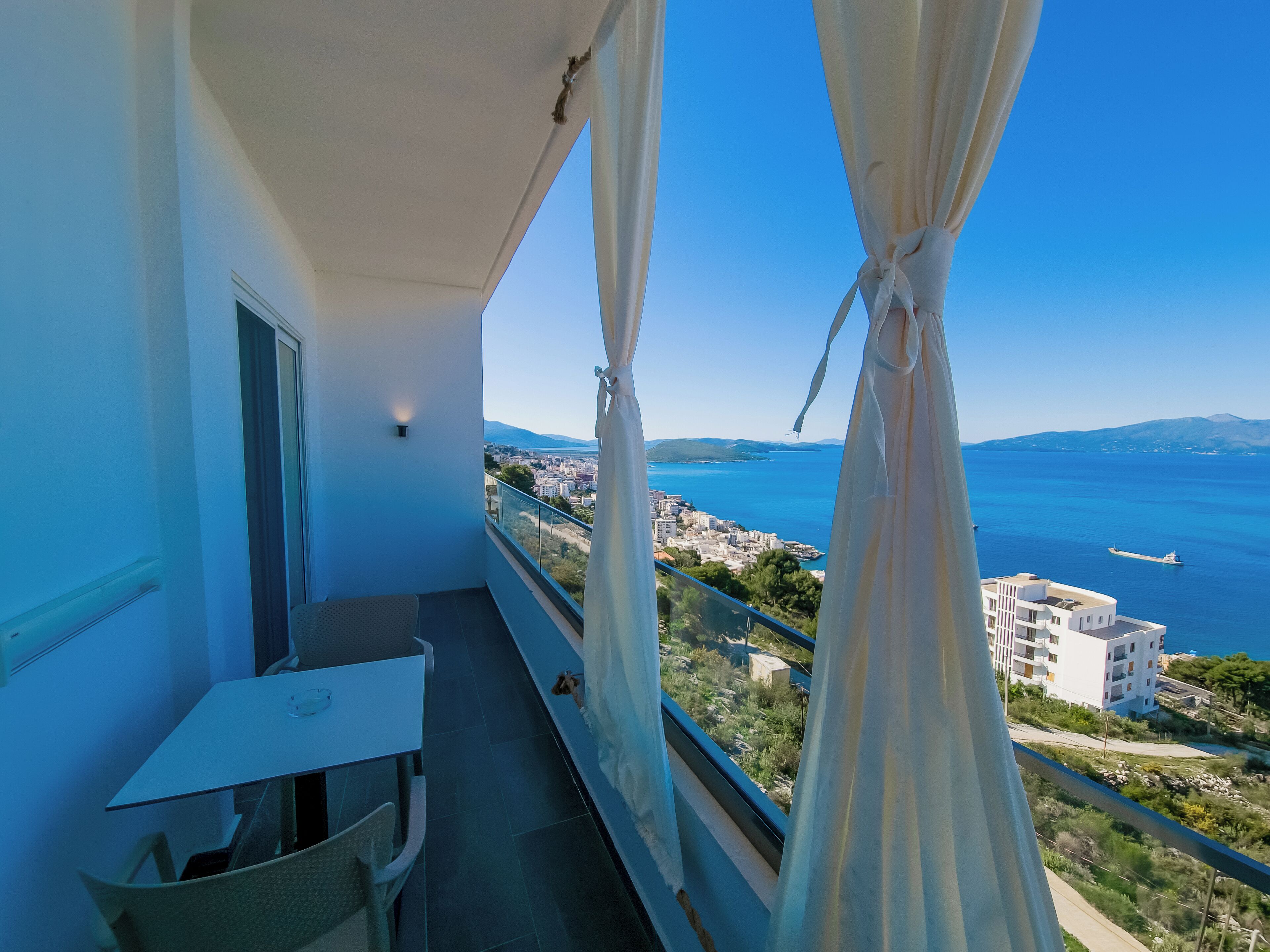 Chambre Deluxe double ou avec lits jumeaux, vue sur la mer | Balcon