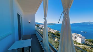 Chambre Deluxe double ou avec lits jumeaux, vue sur la mer | Balcon