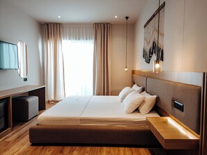 Exclusieve kamer, 1 twee- of 2 eenpersoonsbedden, uitzicht op zee | Italiaanse Frette-lakens, luxe beddengoed
