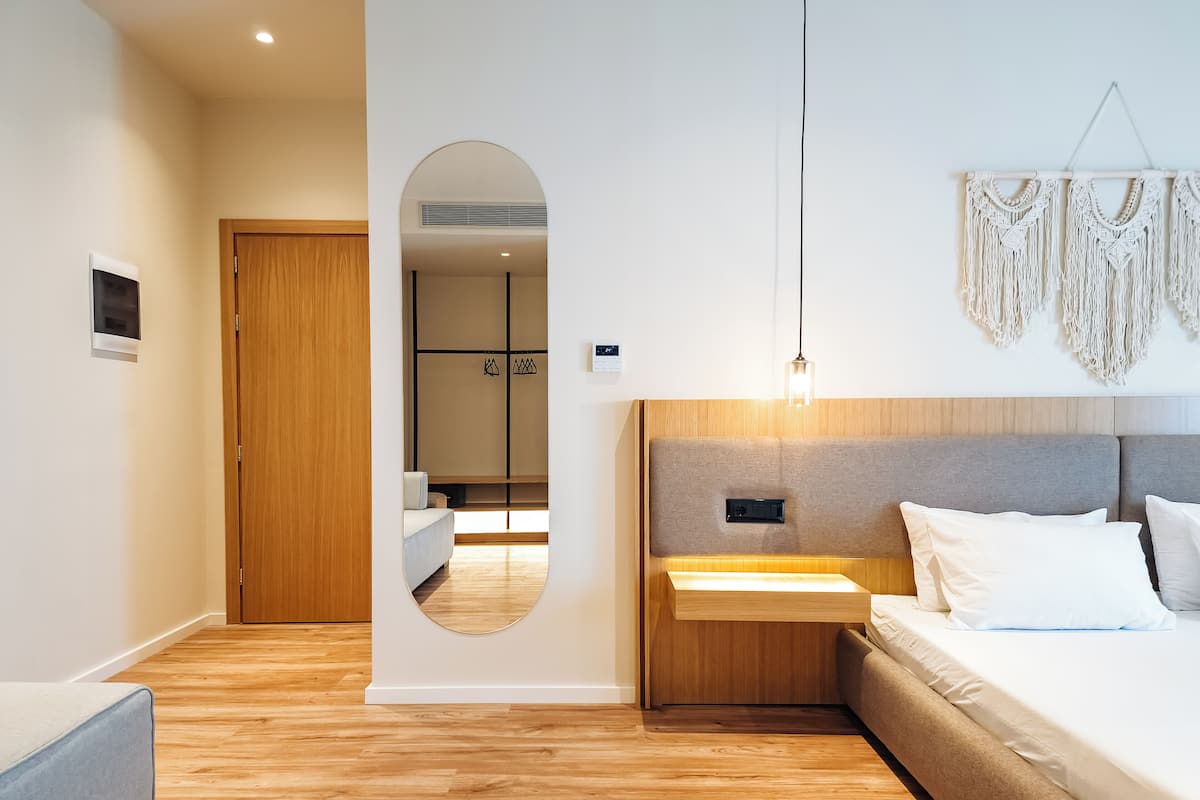 Deluxe kamer, 1 twee- of 2 eenpersoonsbedden, uitzicht op zee | Italiaanse Frette-lakens, luxe beddengoed, bedden met traagschuimmatras