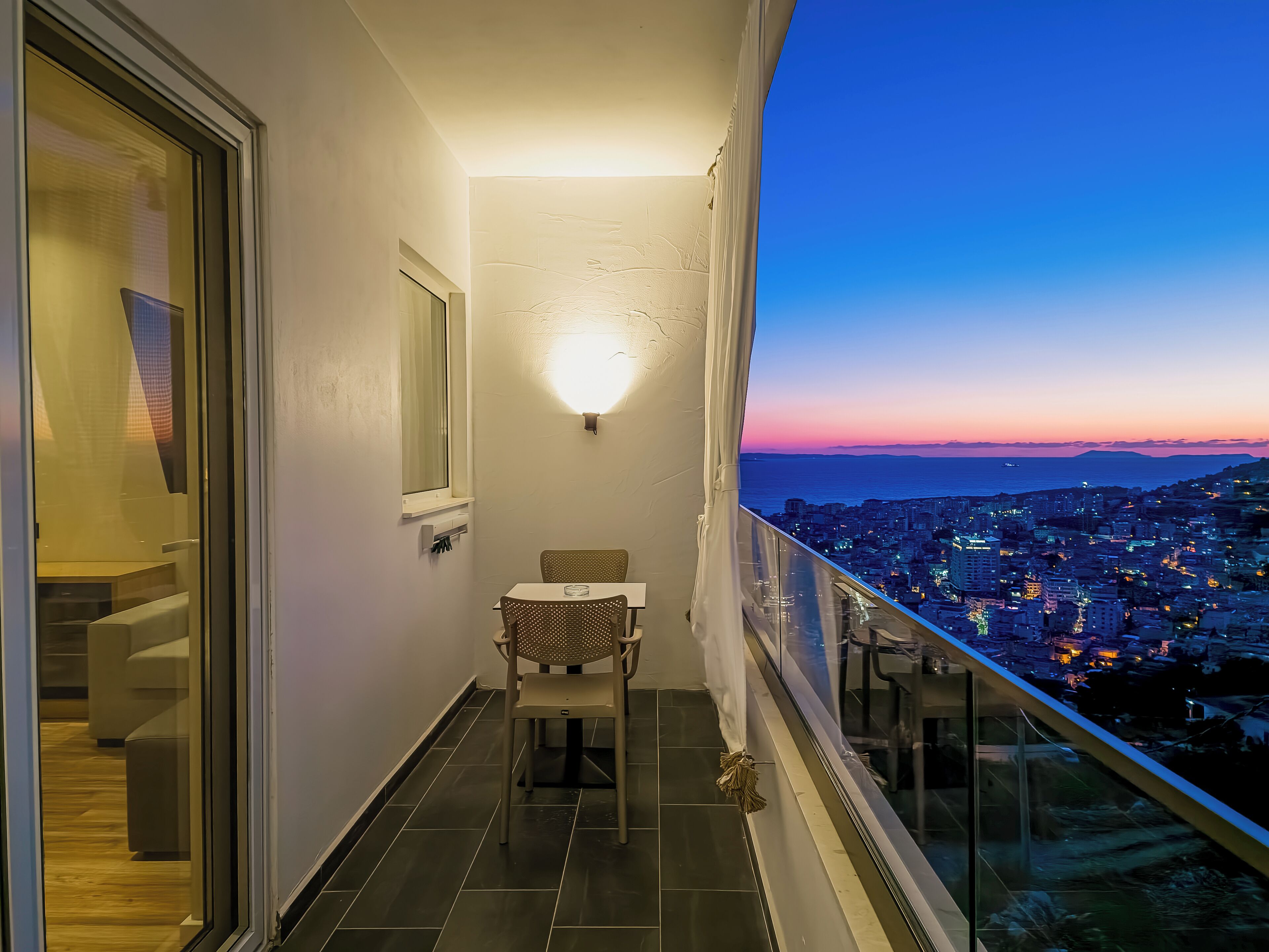 Habitación Elite doble, 1 cama de matrimonio grande con sofá cama, vistas al mar | Vistas del balcón