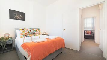 1 slaapkamer, een strijkplank/strijkijzer, reisbedje, gratis wifi