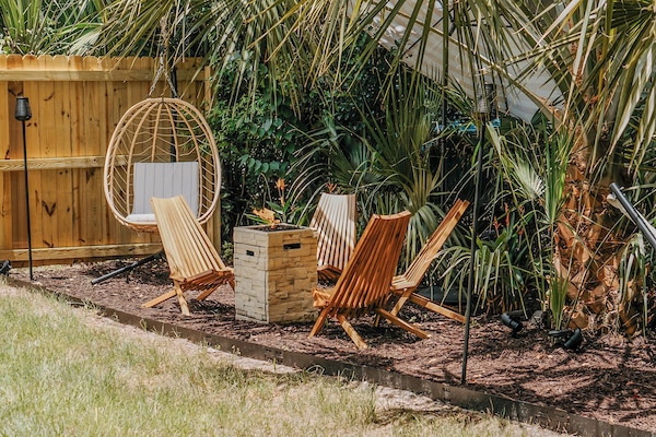 Outdoor Lounge: Chill under the palms in this stylish backyard with a firepit!