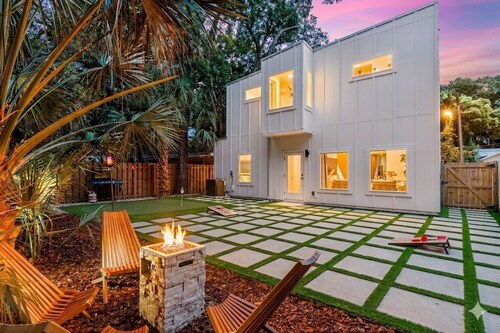 St. Augustine 3BR Retreat · 2 King Suites · Putting Green · 1 Mi. to Downtown