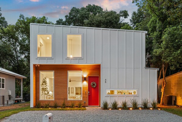 Exterior - Family Lux Holiday Retreat • 3BR • Fire Pit • 1mi to Downtown & Nights of Lights (St. Augustine)