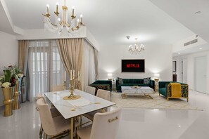 Dining - 2BR apartment in downtown Dubai, near Burj Khalifa (Dubai)