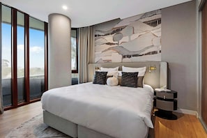 2 bedrooms, desk, iron/ironing board, WiFi