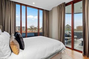 2 bedrooms, desk, iron/ironing board, WiFi