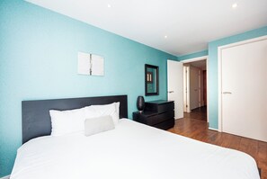 1 bedroom, iron/ironing board, WiFi, bed sheets - Galore Abode One Bed Apartment  (London)