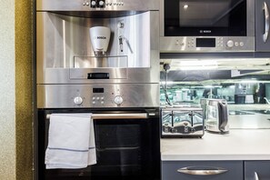 Fridge, microwave, dishwasher, toaster - Galore Abode One Bed Apartment  (London)