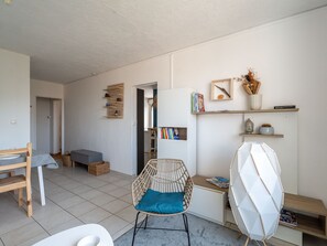 Interior - Modern Apartment in Biscarrosse - 6 Guests, Near Center & Lake, Cleaning Included (Biscarrosse)