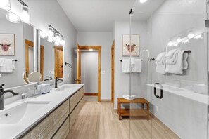 Hair dryer, towels, soap, shampoo - Cozy Keystone Townhome w/ Private Deck, Scenic Views & Shared Hot Tub (Keystone)