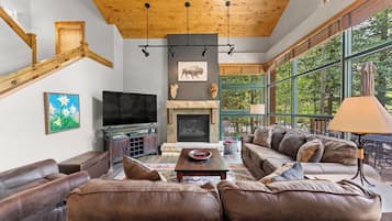 TV, fireplace