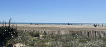 Spacious 4-Room House, Sleeps 8, 750m from Beach, Large Terrace, Parking