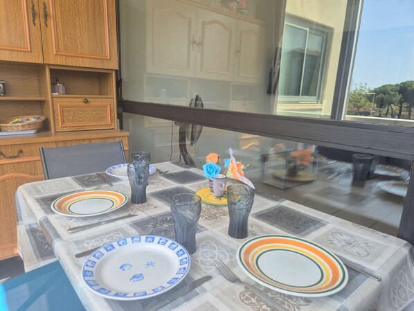 屋外ダイニングエリア