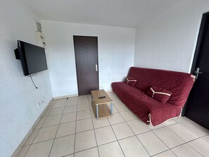 TV - Cozy 1BR Apt with Terrace, 4 Sleepers, Near Beach and Port, Parking Included (Cap d'Agde)