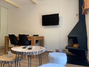 Dining - Charming renovated studio with balcony and WIFI, near the slopes (Pra-Loup)