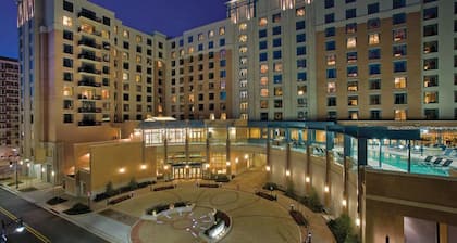 Charming 2-bedroom resort with fitness room, WiFi in marvelous National Harbor