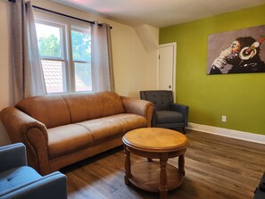 Smart TV - Stay at Lakeside (close to St Mary's Hospital)
 (Kitchener)