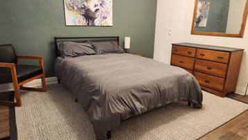 2 chambres, fer et planche à repasser, Wi-Fi, draps fournis