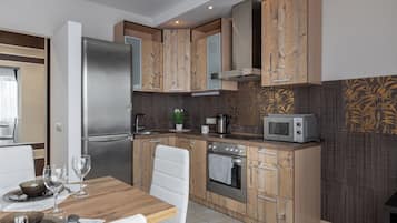 Familienapartment, Küche | Eigene Küche | Esstisch