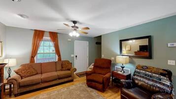 Fernseher, Kamin, Arbeitsbereiche