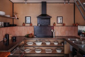 Stovetop, dishwasher, coffee/tea maker, toaster
