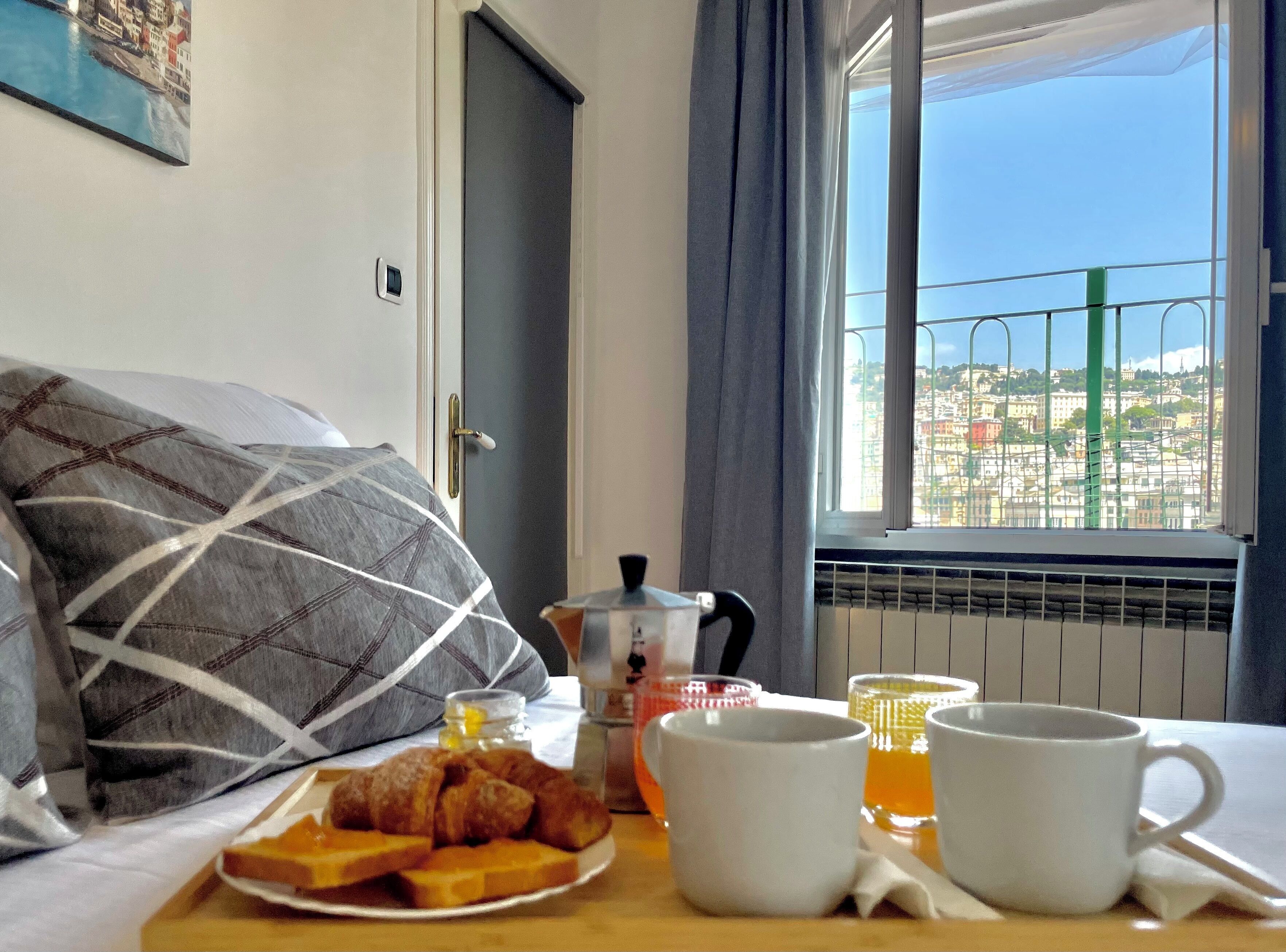 Appartamento Basic, balcone, vista mare | Copriletto in piuma, ferro/asse da stiro