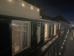 Eenvoudig appartement, balkon, uitzicht op zee | Terras