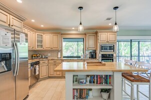 House (5 Bedrooms) | Interior