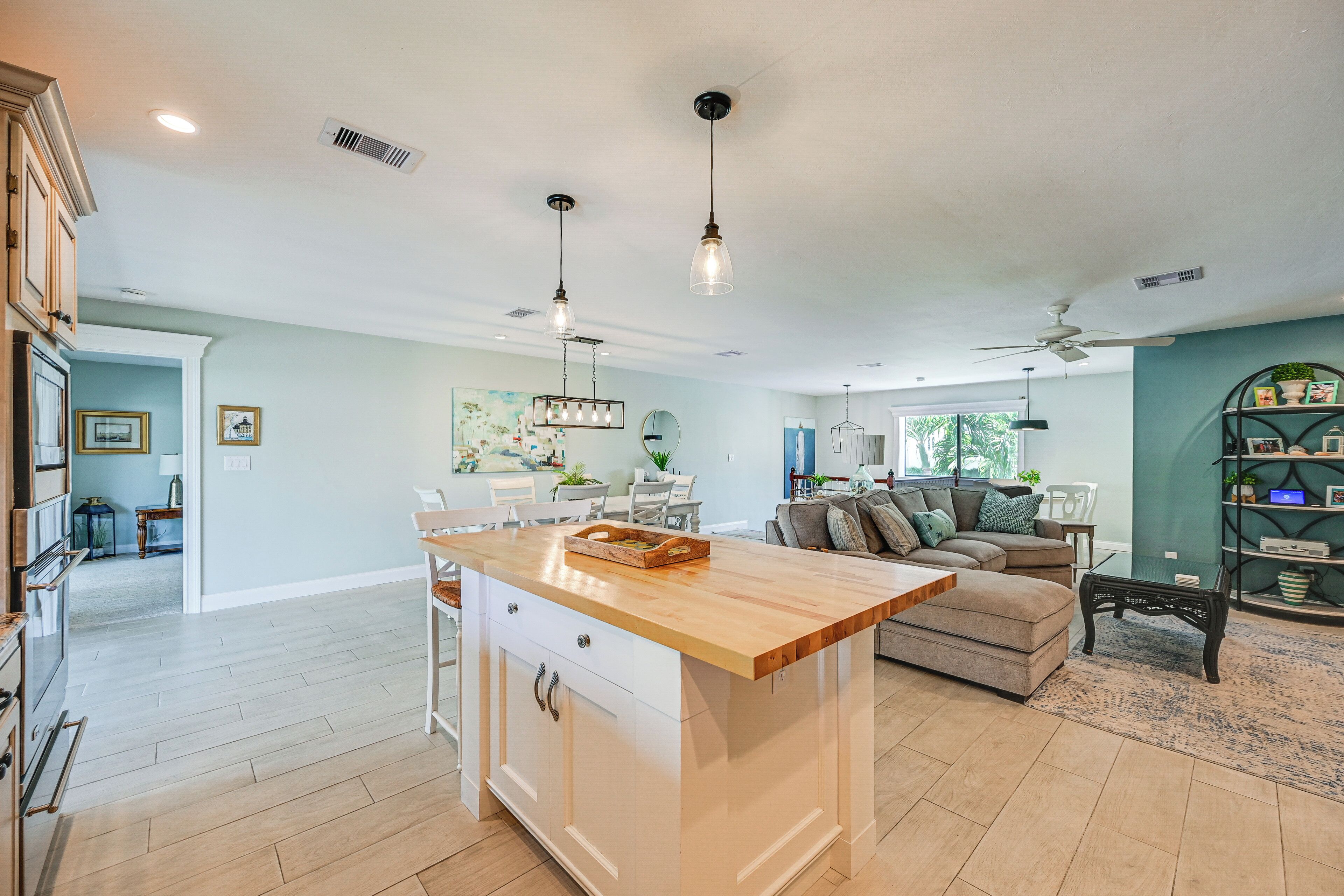 House (5 Bedrooms) | Interior