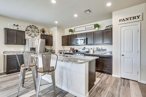 Ev (3 Bedrooms) | İç mekân