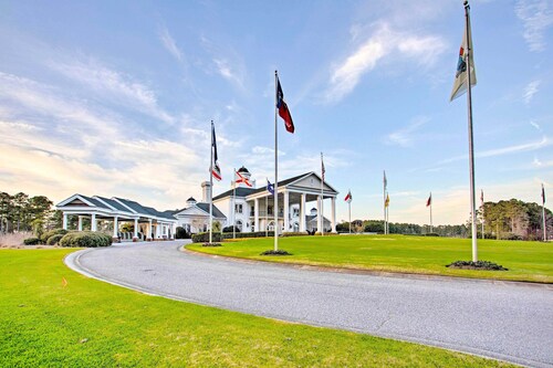 Golfer's Paradise: Myrtle Beach Condo w/ Pool!