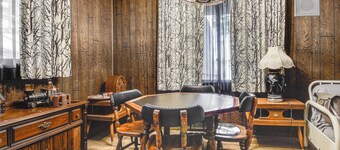 Waterfront Berry Lake Getaway w/ Sunroom!