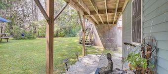 Cozy Boothbay Studio w/ Patio ~ 5 Mi to Harbor!