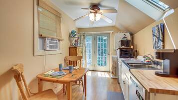 Apartment (0 Bedroom) | Interior