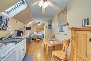 Apartment (0 Bedroom) | Interior - Cozy Boothbay Studio w/ Patio ~ 5 Mi to Harbor! (Boothbay)