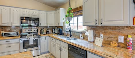 House (4 Bedrooms) | Interior