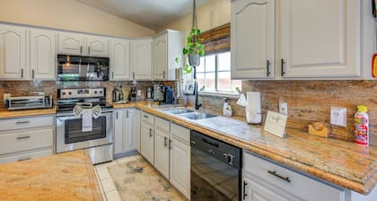 Spacious Mesquite Home ~ 3 Mi to Golf Courses!