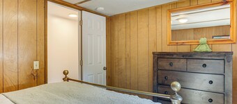 Woodsy Cabin Retreat ~ 4 Mi to Crescent Lake!