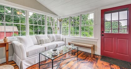 Historic Farmhouse Near Mountains & Colleges!