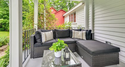 Historic Farmhouse Near Mountains & Colleges!