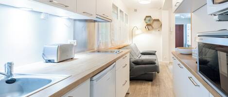 Frigorifero, microonde, forno, macchina per tè/caffè