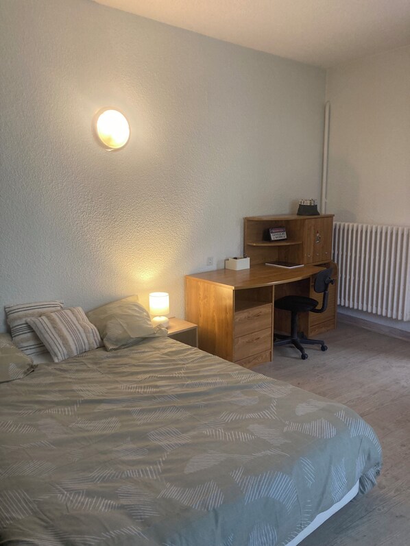 1 bedroom, WiFi, bed sheets