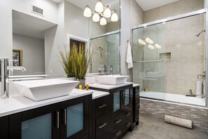 Hair dryer, towels - Santa Rosa Cove #002 3bd/3.5ba- Mountain/Lake Views (La Quinta)