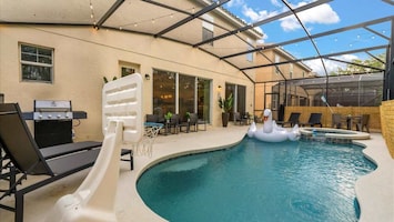 Private Swimming Pool and Hot Tub on Sundeck