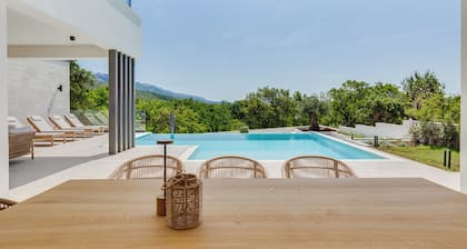 NEW Luxury villa I infinity pool